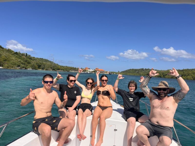 Happy group snorkelling in Nusa Lembongan and Nusa Penida